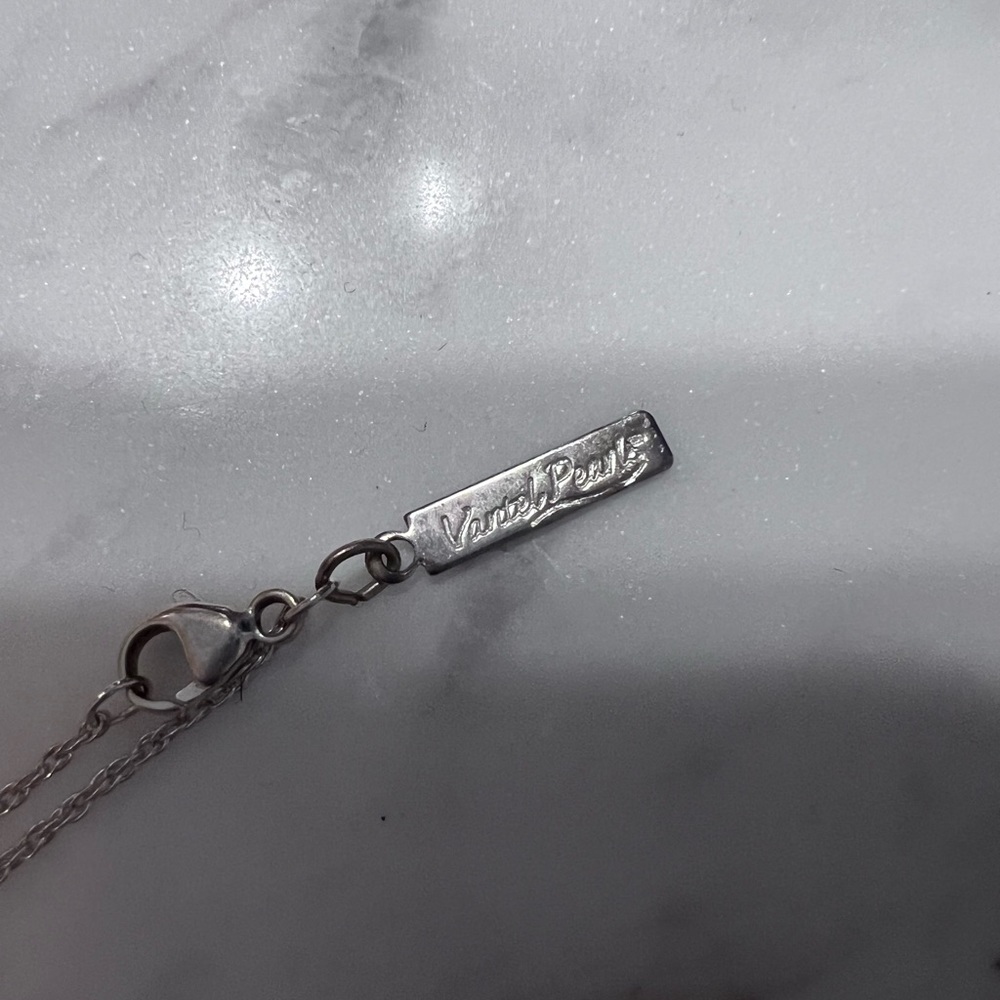 Beautiful White Pearl Vantel Necklace